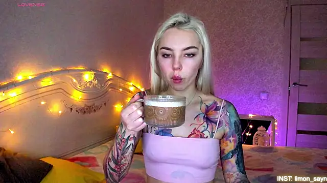 LillyMoure  online show from 02/28/26, 11:15