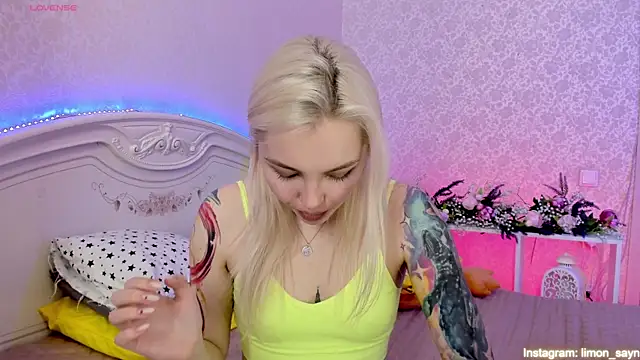 LillyMoure  online show from 03/15/25, 02:56