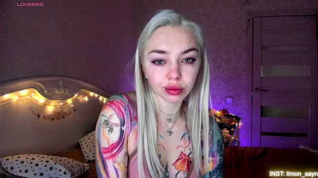 LillyMoure  online show from 05/04/26, 11:51