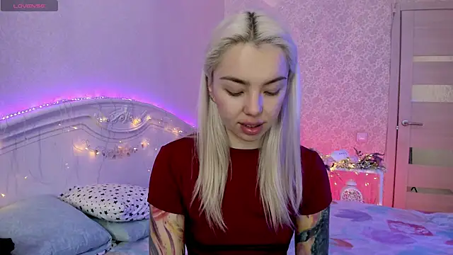 LillyMoure  online show from 11/08/25, 11:30