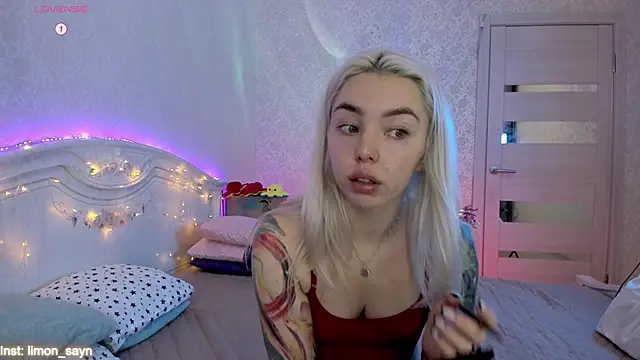 LillyMoure  online show from 10/02/25, 11:30