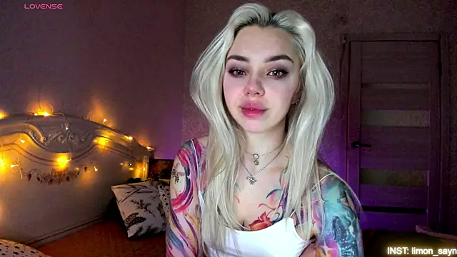 LillyMoure  online show from 04/15/26, 11:38