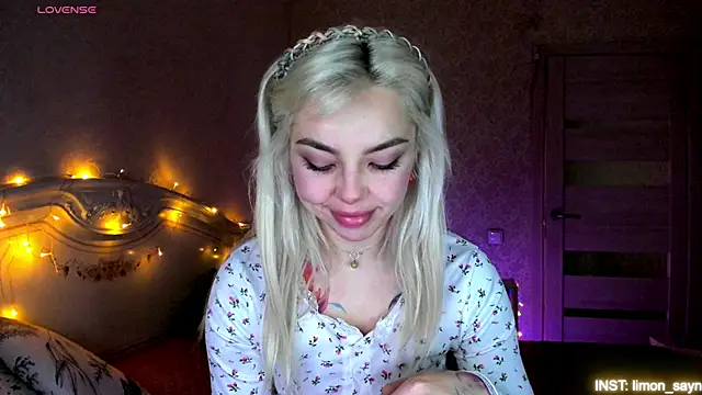 LillyMoure  online show from 04/05/26, 11:22