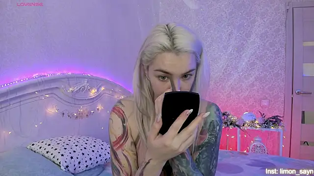 LillyMoure  online show from 11/04/25, 11:19