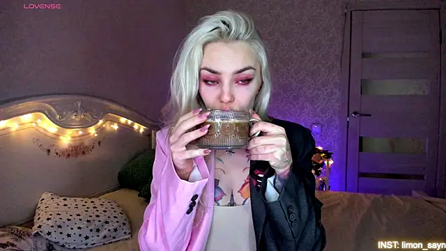 LillyMoure  online show from 05/20/26, 11:57