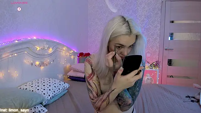 LillyMoure  online show from 10/01/25, 11:19