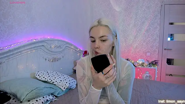 LillyMoure  online show from 09/21/25, 11:32