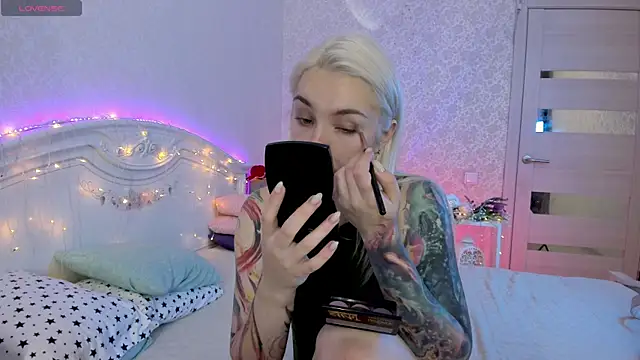 LillyMoure  online show from 09/19/25, 11:42