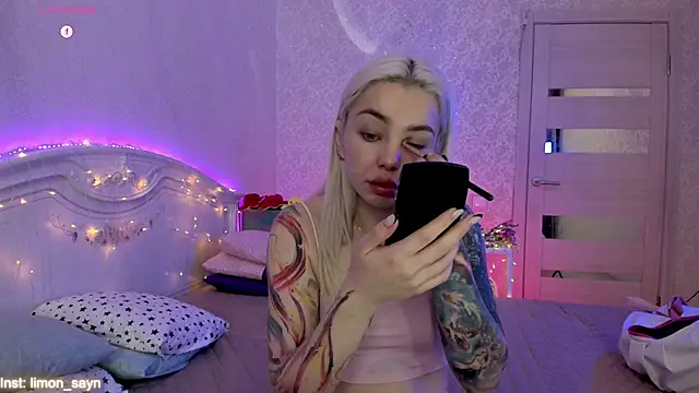 LillyMoure  online show from 10/05/25, 11:39