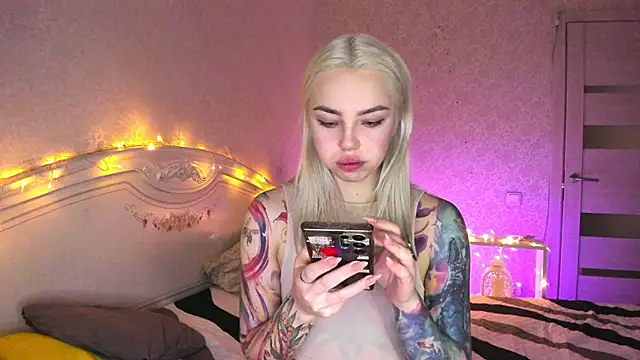 LillyMoure  online show from 02/05/26, 11:11