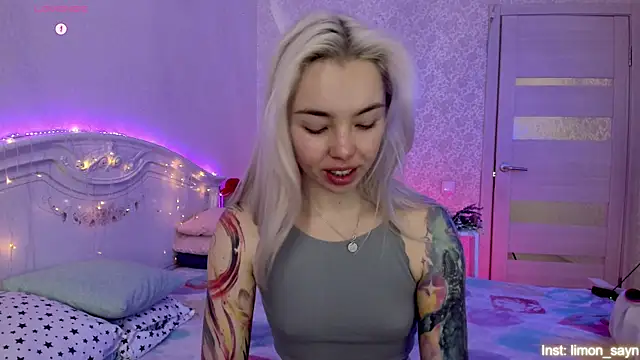 LillyMoure  online show from 10/13/25, 12:23