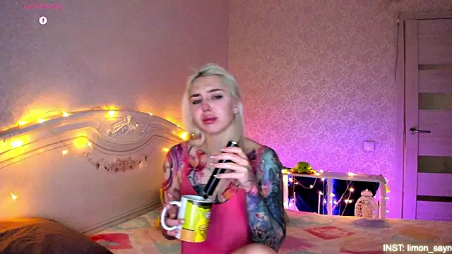 LillyMoure  online show from 02/26/26, 11:05