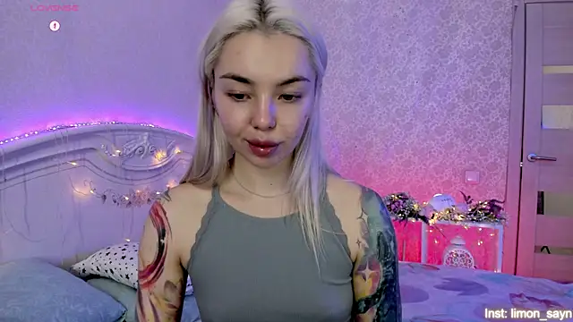 LillyMoure  online show from 11/05/25, 11:19