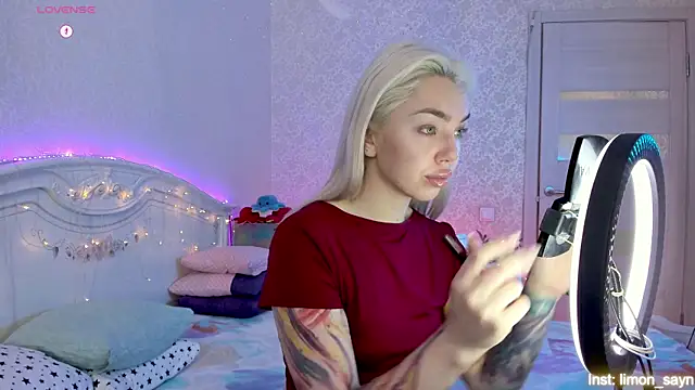 LillyMoure  online show from 10/29/25, 11:25