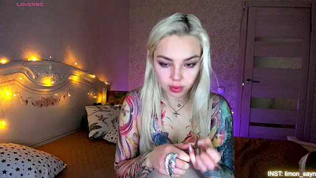 LillyMoure  online show from 04/14/26, 11:32