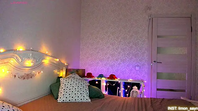 LillyMoure  online show from 04/12/26, 11:30