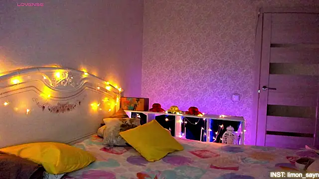 LillyMoure  online show from 03/27/26, 11:38