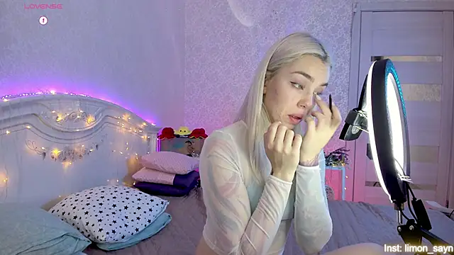 LillyMoure  online show from 10/11/25, 11:39