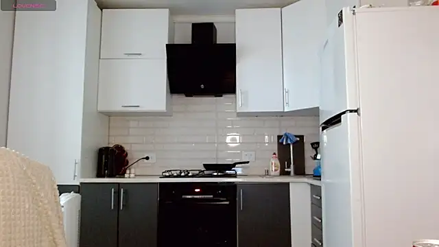 Snapshot of SayMeow_ chatting on 06/27/26, 03:29 SayMeow online show from 06/27/26, 03:29
