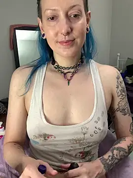 MissCumberdale online show from 12/19/25, 06:21