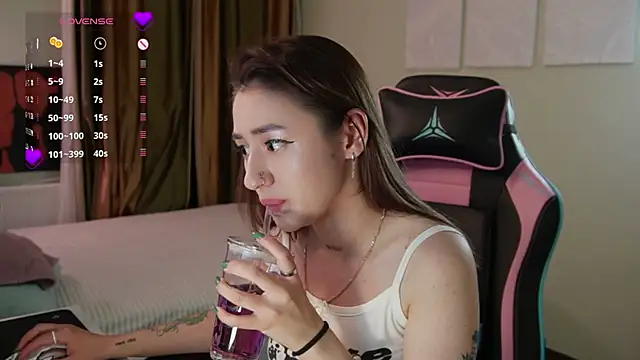 Snapshot of Fiona-Love chatting on 06/17/26, 05:45 Fiona-Love online show from 06/17/26, 05:45