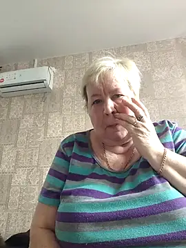 Snapshot of EffectFiona chatting on 03/06/25, 11:47 EffectFiona online show from 03/06/25, 11:47