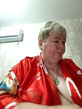 Snapshot of EffectFiona chatting on 09/18/25, 10:46 EffectFiona online show from 09/18/25, 10:46