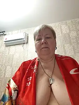 Snapshot of EffectFiona chatting on 02/07/26, 01:02 EffectFiona online show from 02/07/26, 01:02