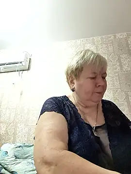 Snapshot of EffectFiona chatting on 01/08/26, 10:27 EffectFiona online show from 01/08/26, 10:27