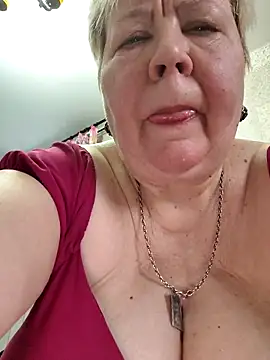 Snapshot of EffectFiona chatting on 01/16/26, 04:05 EffectFiona online show from 01/16/26, 04:05