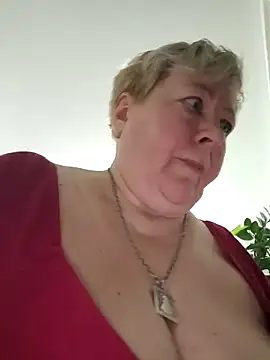 Snapshot of EffectFiona chatting on 12/21/25, 04:03 EffectFiona online show from 12/21/25, 04:03