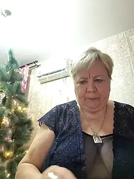 Snapshot of EffectFiona chatting on 12/21/25, 10:43 EffectFiona online show from 12/21/25, 10:43