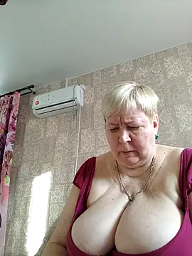 Snapshot of EffectFiona chatting on 02/25/26, 04:56 EffectFiona online show from 02/25/26, 04:56