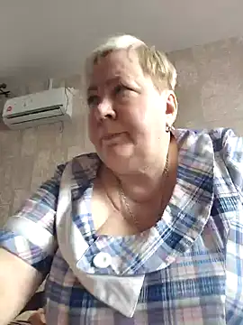 Snapshot of EffectFiona chatting on 03/10/25, 10:28 EffectFiona online show from 03/10/25, 10:28
