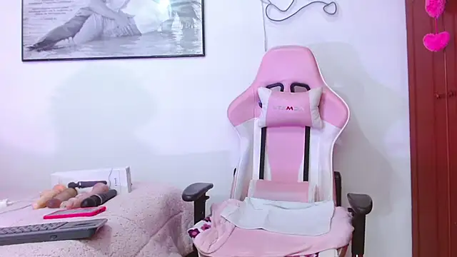 Amelie Rousell online show from 12/22/25, 10:32