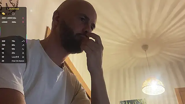 Snapshot of tim_beard chatting on 09/23/25, 11:23 tim beard online show from 09/23/25, 11:23
