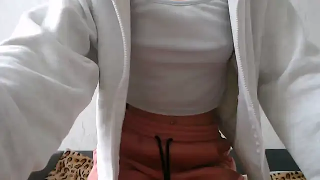 HoneyWiles online show from 02/11/26, 02:17