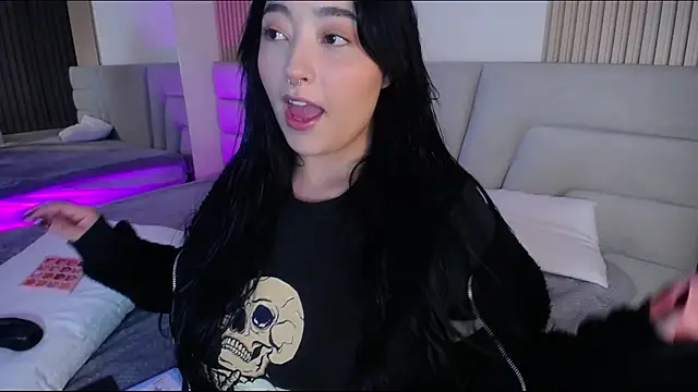 Miss Loise online show from 11/24/25, 04:12