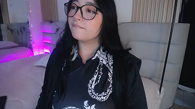 Miss Loise online show from 12/20/25, 04:37