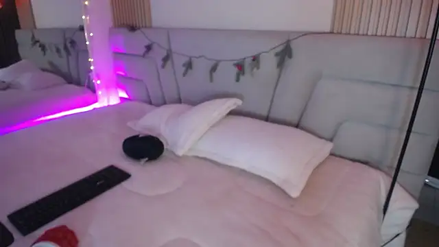 Miss Loise online show from 12/21/25, 02:13