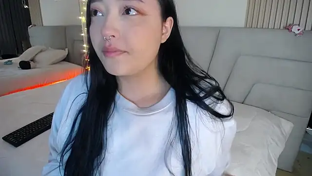 Miss Loise online show from 12/15/25, 02:39