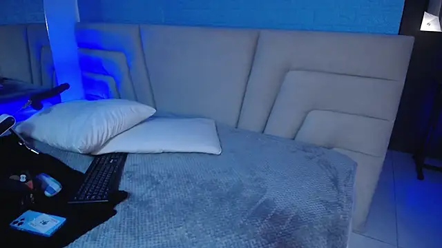 Miss Loise online show from 10/11/25, 04:02