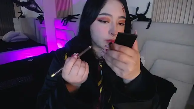 Miss Loise online show from 10/31/25, 03:47