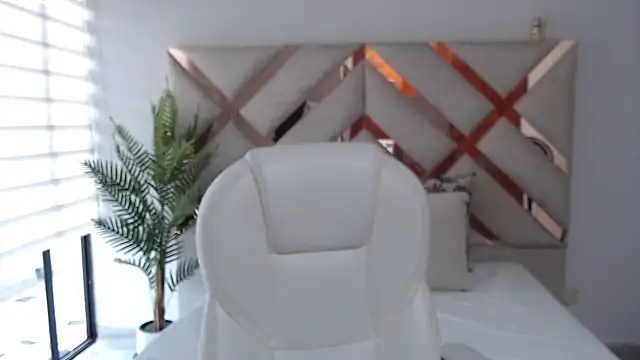 Snapshot of sophia_hadid chatting on 03/22/25, 03:09 sophia hadid online show from 03/22/25, 03:09