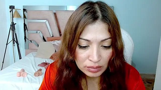 Snapshot of sophia_hadid chatting on 01/09/25, 07:50 sophia hadid online show from 01/09/25, 07:50