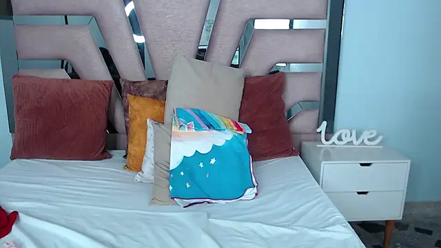 Snapshot of sophia_hadid chatting on 03/17/25, 11:13 sophia hadid online show from 03/17/25, 11:13