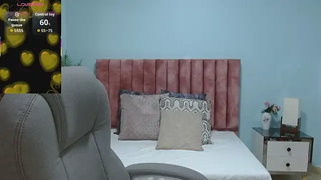 sophia hadid online show from 12/05/25, 08:17