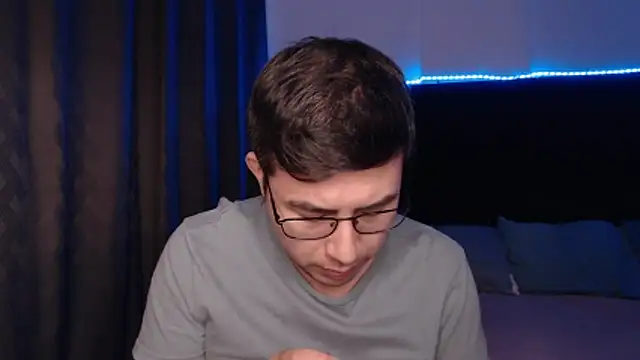 andrewmhilton  online show from 04/07/26, 06:04