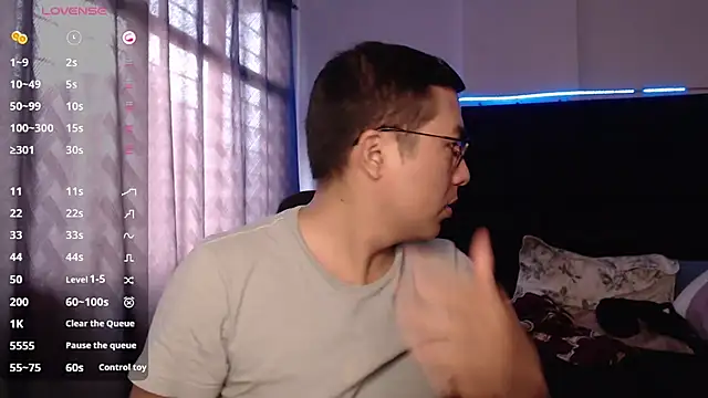 andrewmhilton  online show from 11/09/25, 06:23