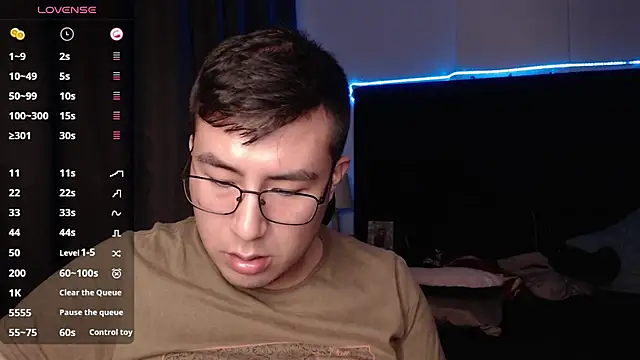 Snapshot of andrewmhilton_ chatting on 10/14/25, 06:47 andrewmhilton online show from 10/14/25, 06:47